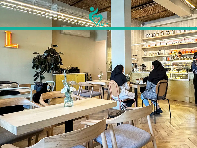 کافه لمیز انقلاب